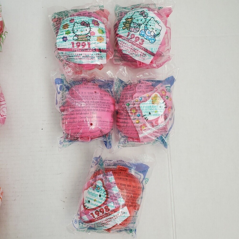 Hello Kitty 35 Yrs Collectible 2009 McDonald's Toy Lot of 12 Var Yrs 1982 - 2005 - Picture 8 of 10
